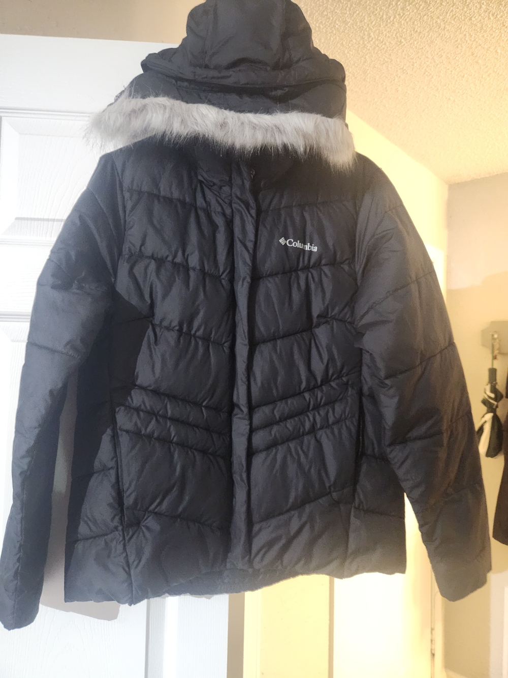 Columbia Black Hooded Puffer Jacket with Faux Fur Trim